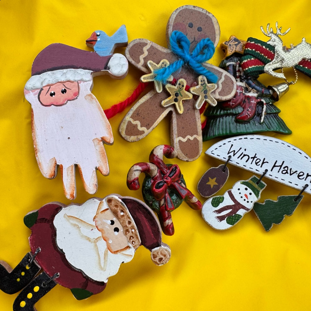 Vintage Festive Wooden Christmas Broaches Set - Multicolor
